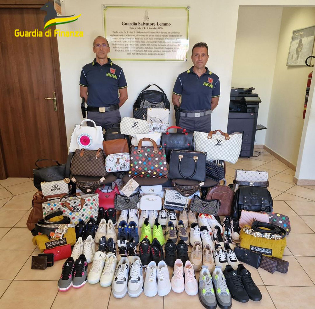 Sequestrati 900 prodotti contraffatti a Soverato, denunciate 5 persone