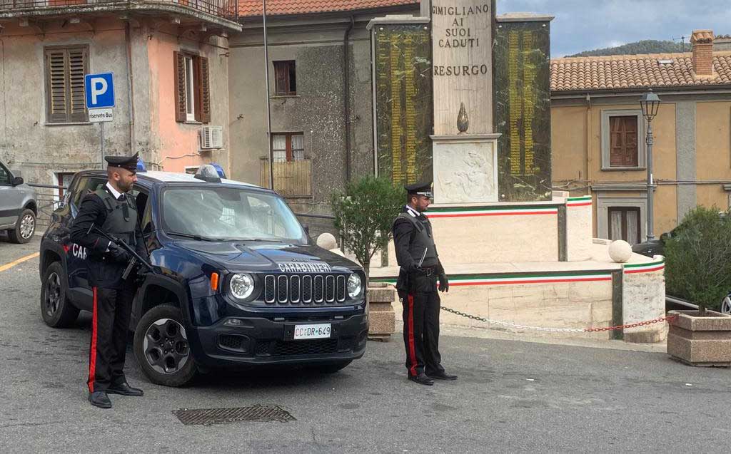 Incendia casa padre a Gimigliano, arrestato insieme al complice