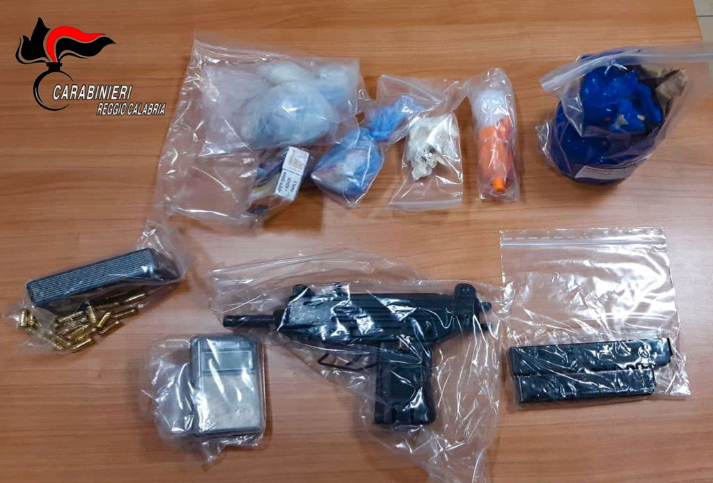 Arsenale nascosto in appartamento abbandonato a Gioia Tauro: maxi sequestro di armi e droga dei carabinieri