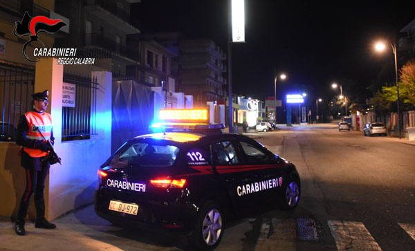 Anziana intrappolata in casa per una fuga di gas, salvata da carabinieri a Gioia Tauro