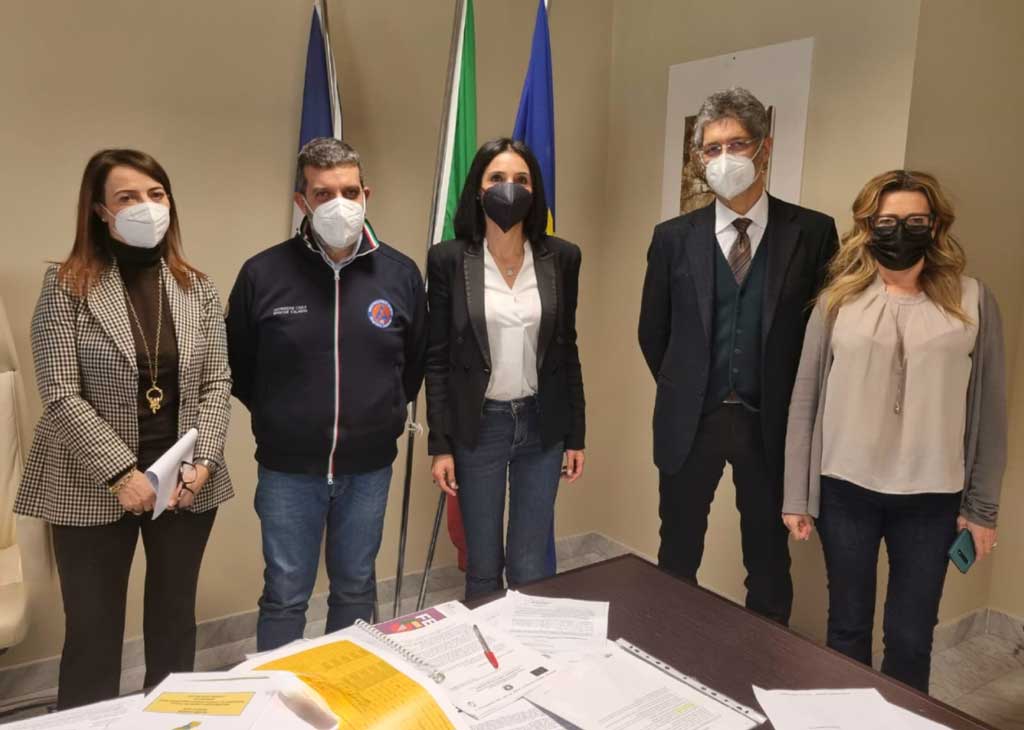 Istruzione, vicepresidente riunisce dirigenti istituti regionali: "Parte una nuova stagione per la scuola calabrese"