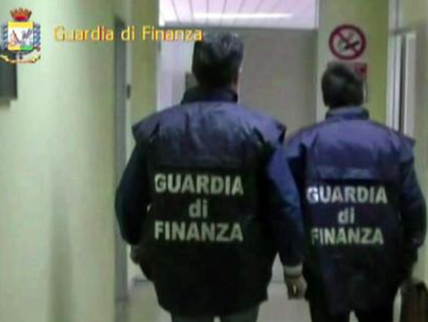 Calabria: Truffa per accise non pagate per gasolio navale, tre denunce a Crotone