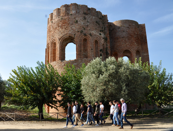 "A regola d'arte: l'evoluzione tecnologica del rilievo" allo Scolacium la formazione dei geometri 