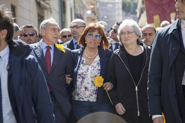 Gerbera-gialla-Grasso-Musella-e-Bindi-2014.jpg