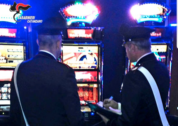 Lamezia, gioco d’azzardo: sanzioni per 34 mila euro in diversi esercizi commerciali