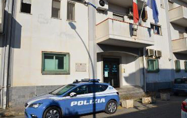 Aggredisce coetaneo con una mazza di ferro, denunciato minorenne a Gioia Tauro