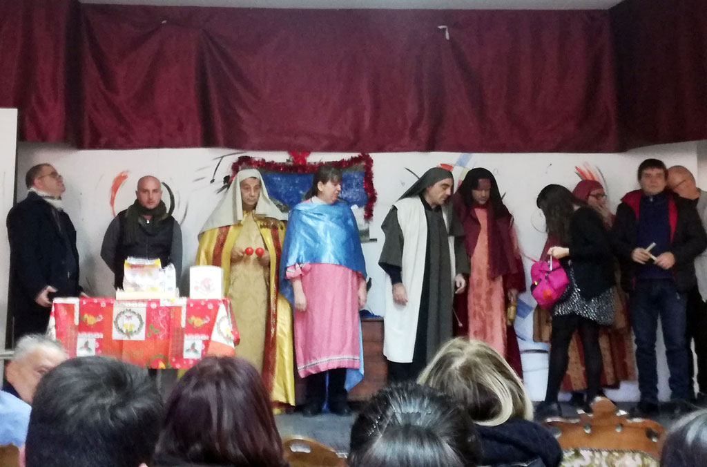 Asp Catanzaro: ospiti delle Strutture residenziali psichiatriche di Giriflaco in scena con la rappresentazione teatrale dedicata al Natale