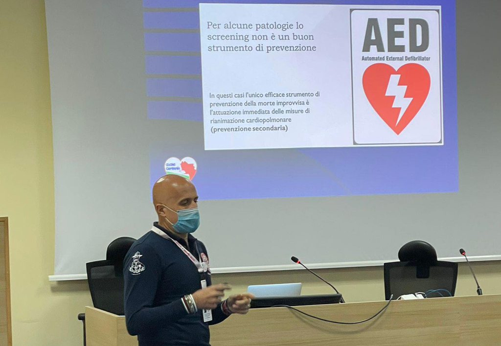 Lamezia, il 5 giugno installazione defibrillatore e corsi Bls con il cardiologo Colangelo