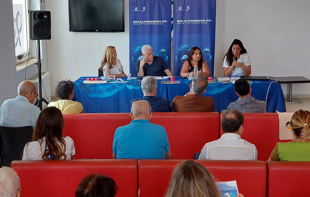 Goletta-Verde-conferenza-presentazione-dati-Calabria_e6239.jpg