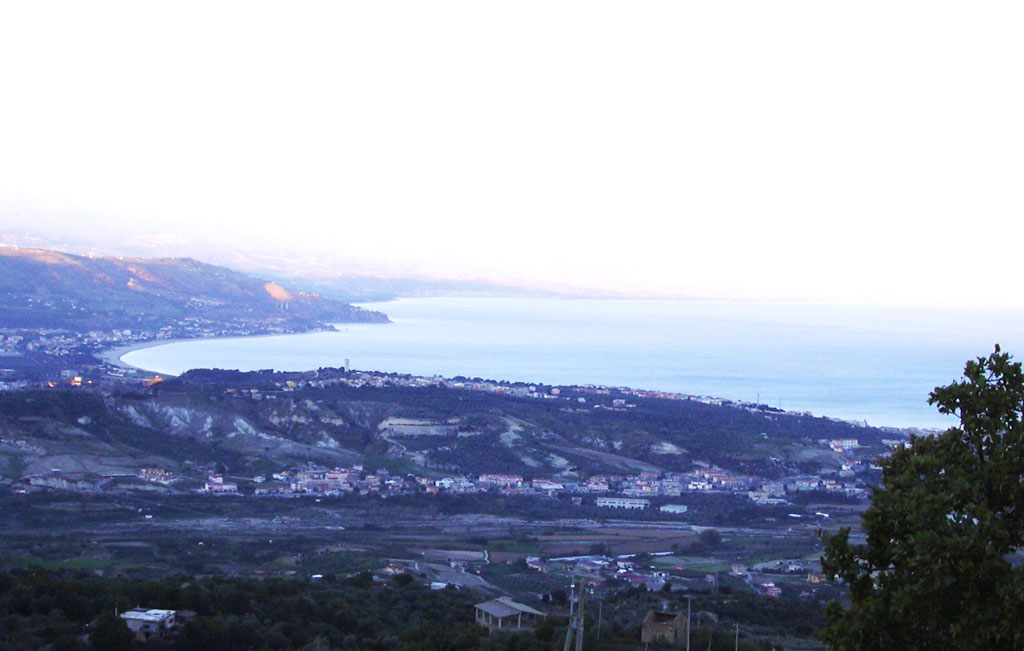 Salgono le "Bandiere blu" in Calabria, entrano Soverato e Roseto Capo Spulico