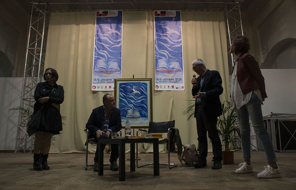 Gratteri chiude Leggere&Scrivere a Vibo: “Allenatevi a essere generosi, insieme cambiamo Calabria”
