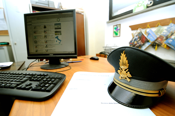 Guardia-di-finanza-computer_4bd09_3bb71.jpg