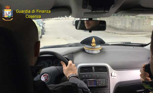 Lavoravano in nero nonostante reddito cittadinanza, denunce nel cosentino