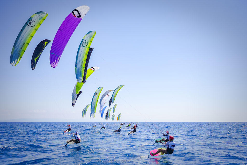 Mondiali Kitesurf a Gizzeria, lo svizzero Stragiotti si aggiudica prima giornata di regate "A’S Youth Foil U17"