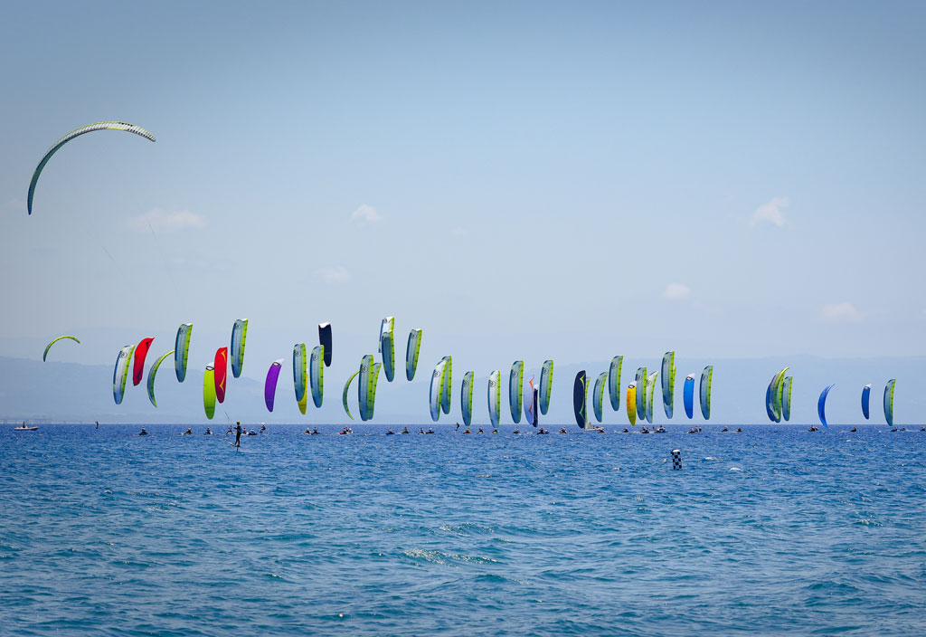 Mondiali Kitesurf a Gizzeria, lo svizzero Stragiotti si aggiudica anche seconda giornata di regate "A’S Youth Foil U17"