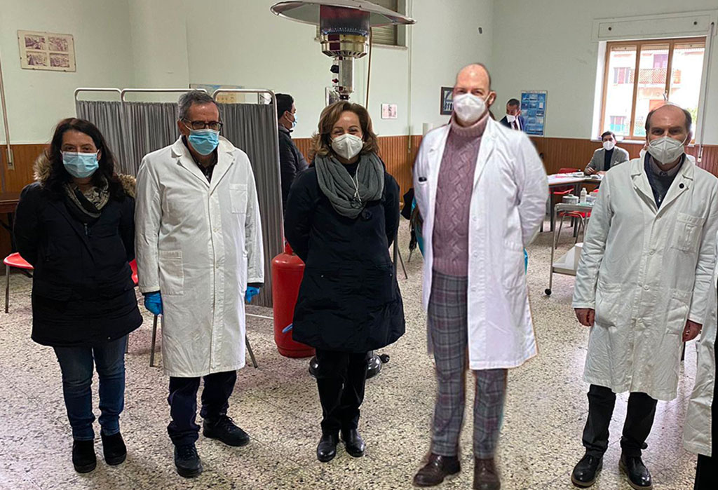 Lamezia, somministrati vaccini anti-Covid agli over 80 nella parrocchia Beata Vergine del Carmine
