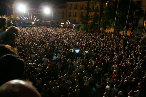 IL_PUBBLICO_CHE_GREMIVA_LA_PIAZZA