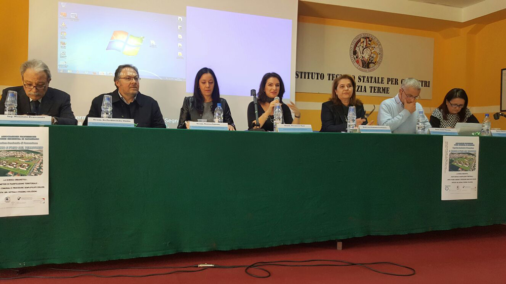 Lamezia, concluso seminario formativo ‘Il tecnico e l'uso del territorio’ all'Istituto per geometri