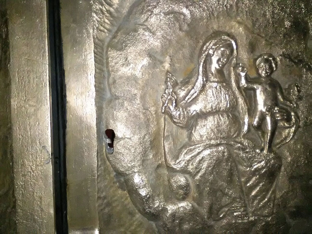 Inaugurato portale della chiesa di Brognaturo realizzato dall’artista lametino Franco Cimino