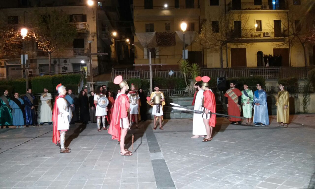 Lamezia, rappresentazione della Passione del Signore nel quartiere Bella