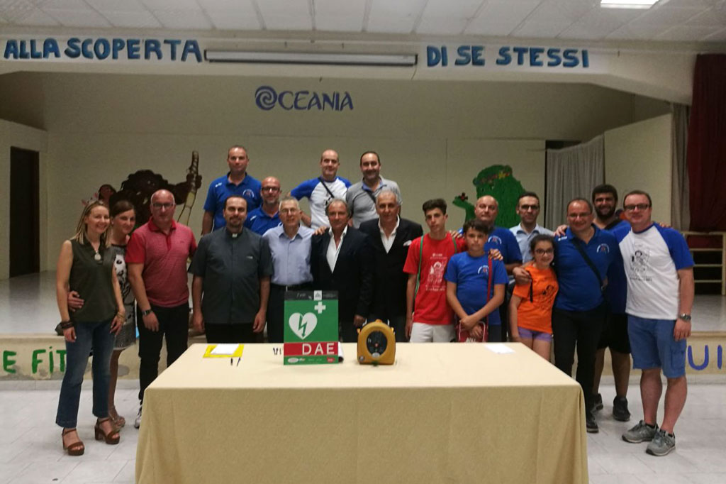 Lamezia, gruppo musicale "Accademia Bruzia" dona defibrillatore alla Parrocchia di San Giuseppe Artigiano