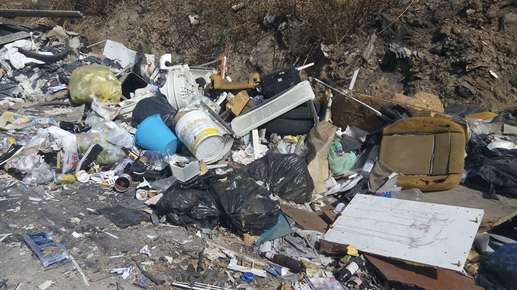 Lamezia, Italia Nostra: ancora allarmante situazione ingresso campo rom, bonifica tarda ad arrivare