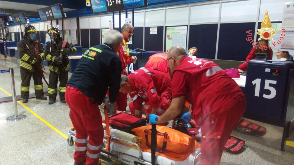 Lamezia, esplode ordigno al check-in dell'aeroporto ma è un'esercitazione