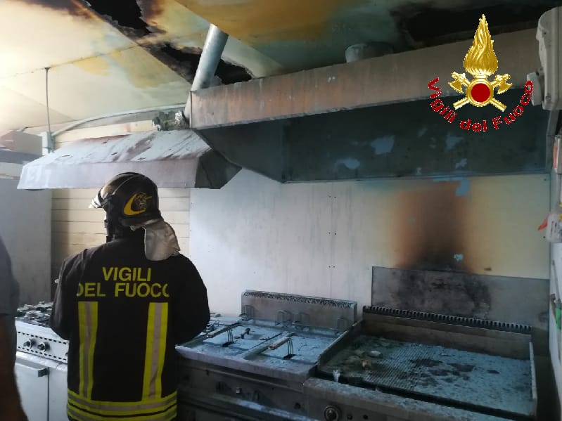 In fiamme cucina di un lido balneare a Tropea