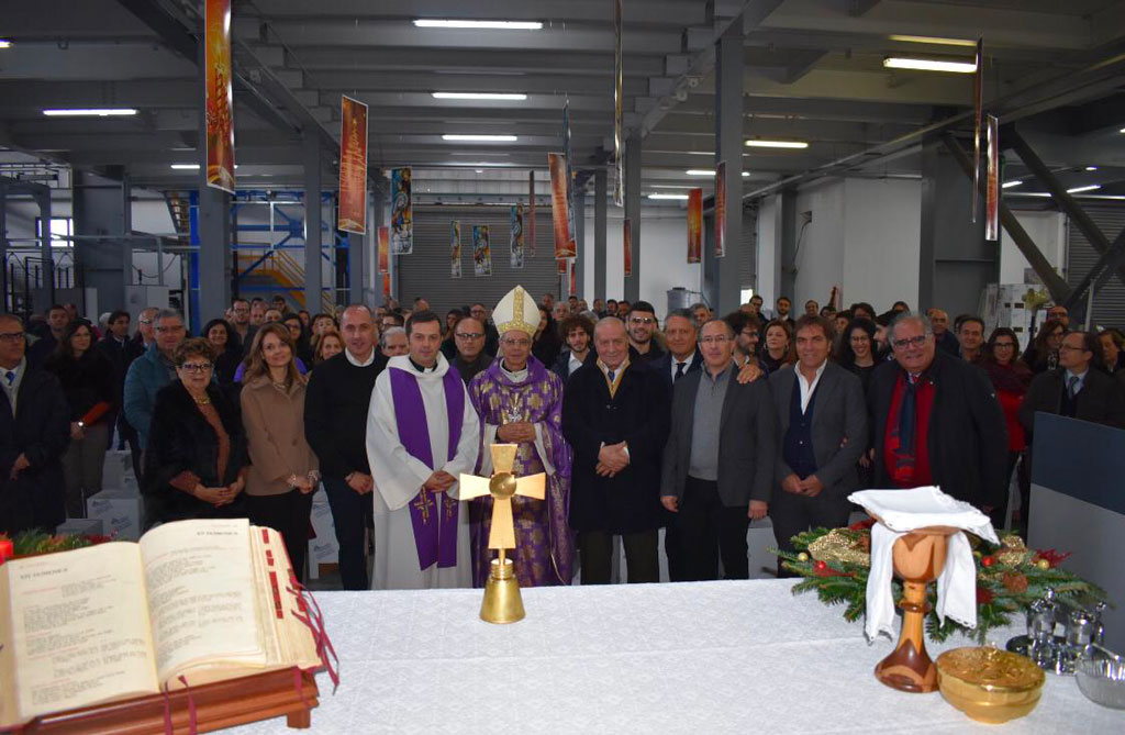 Lamezia, vescovo Schillaci celebra messa nell’area industriale: “Lavoro significa dignità”
