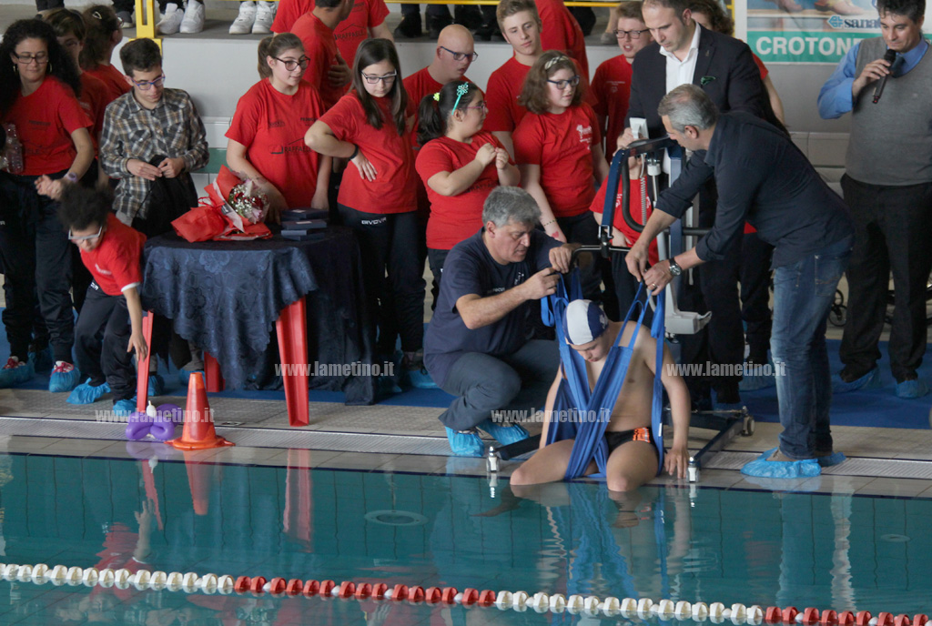 Lamezia, "Abili allo sport" consegnate attrezzature per una piscina comunale accessibile a tutti