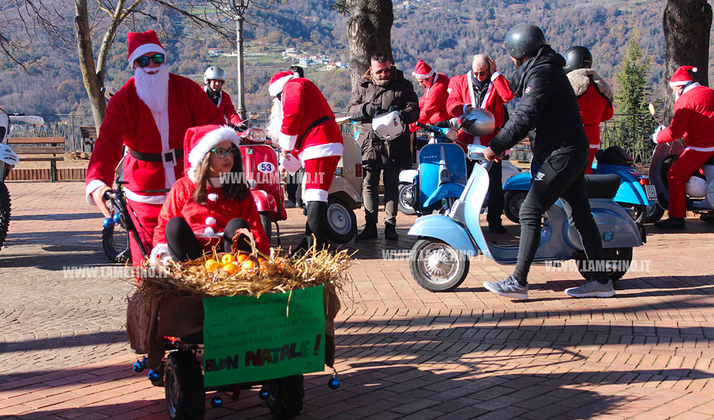 Babbi Natale in moto per le vie di Platania - VIDEO
