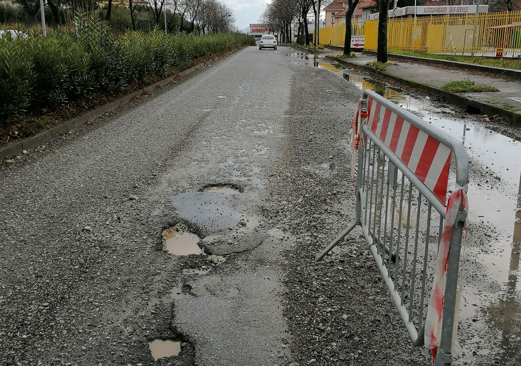 Lamezia, Associazione Quartiere Capizzaglie: "Ancora pessime le condizioni del manto stradale, ad oggi nessun intervento"
