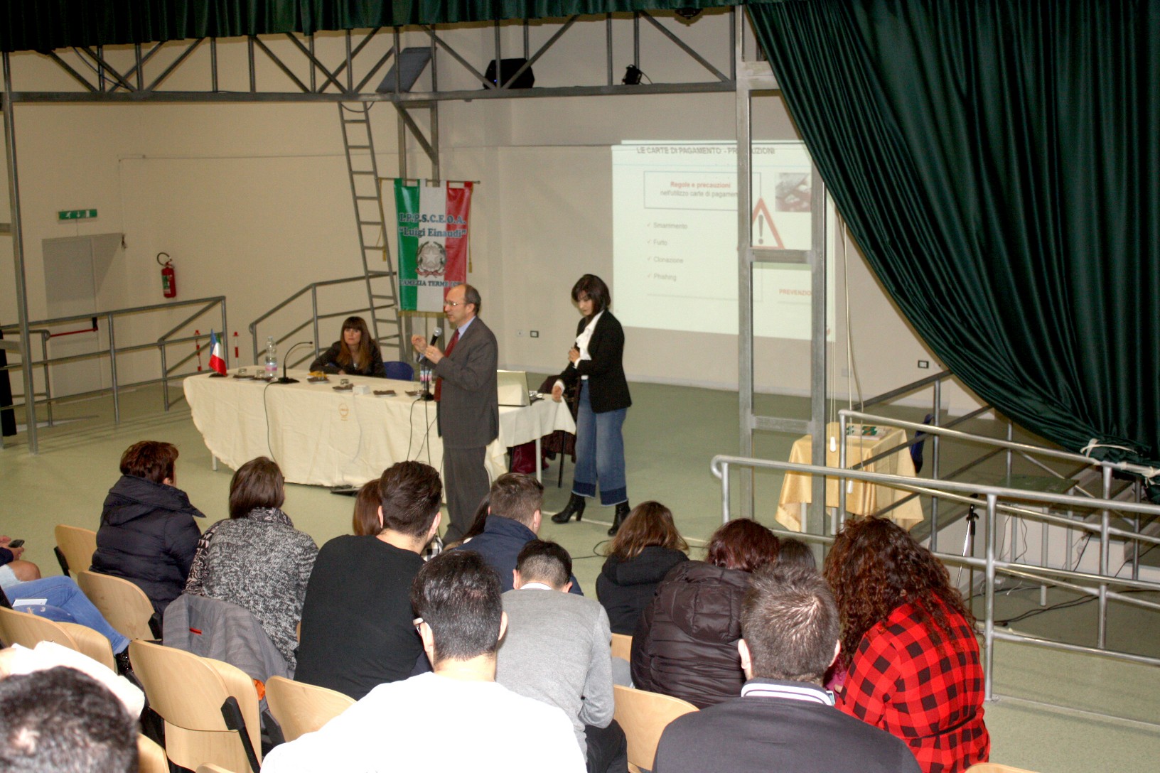 Lamezia: incontro con gli studenti dell'Einaudi su educazione finanziaria e bancaria