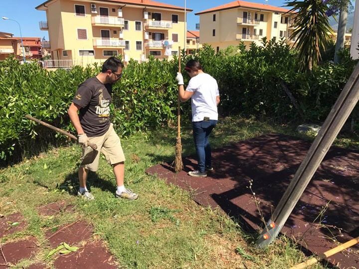 Lamezia, Gigliotti (Identità Nazionale): ripulito il parco giochi in via Pinna