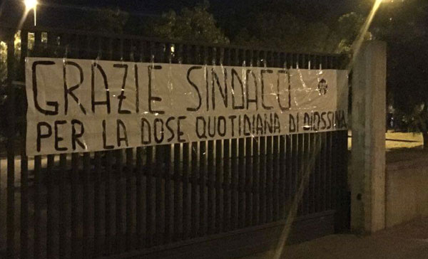Lamezia, protesta di "Identità nazionale" contro fumi tossici del campo rom