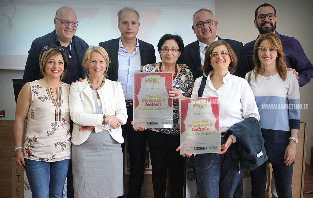 Lamezia, I Vacantusi e famiglia Federico consegnano targhe ai laboratori teatrali in ricordo del piccolo Antonio