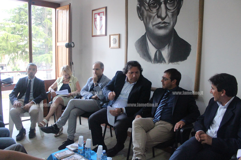 Lamezia, presentato "A mani nude" di Vincenzo Ceruso: Don Puglisi faceva paura alla mafia perché portava proposta di vita diversa