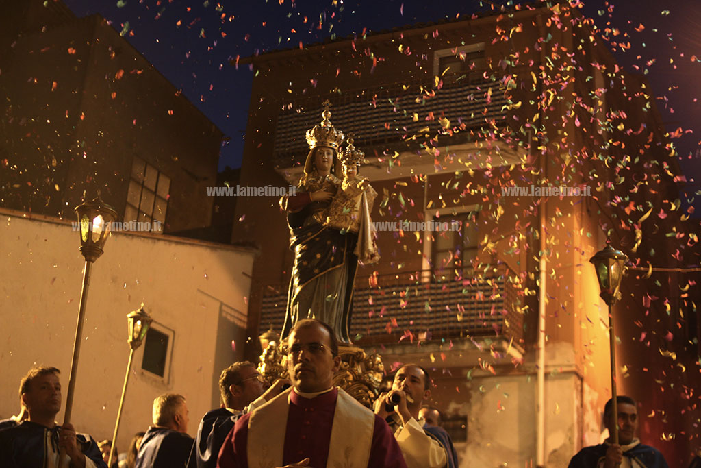 Lamezia, processione della Madonna per le vie del quartiere Bella