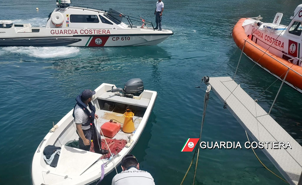 Sequestrati a Gizzeria barca e attrezzo da pesca utilizzati illegalmente