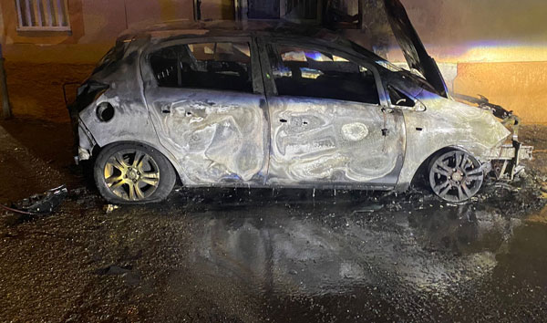 Incendiata auto assessore a Crosia, indagano i Carabinieri