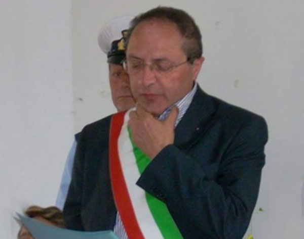 Tagliate gomme mezzi del Comune Aiello Calabro, la condanna del Sindaco