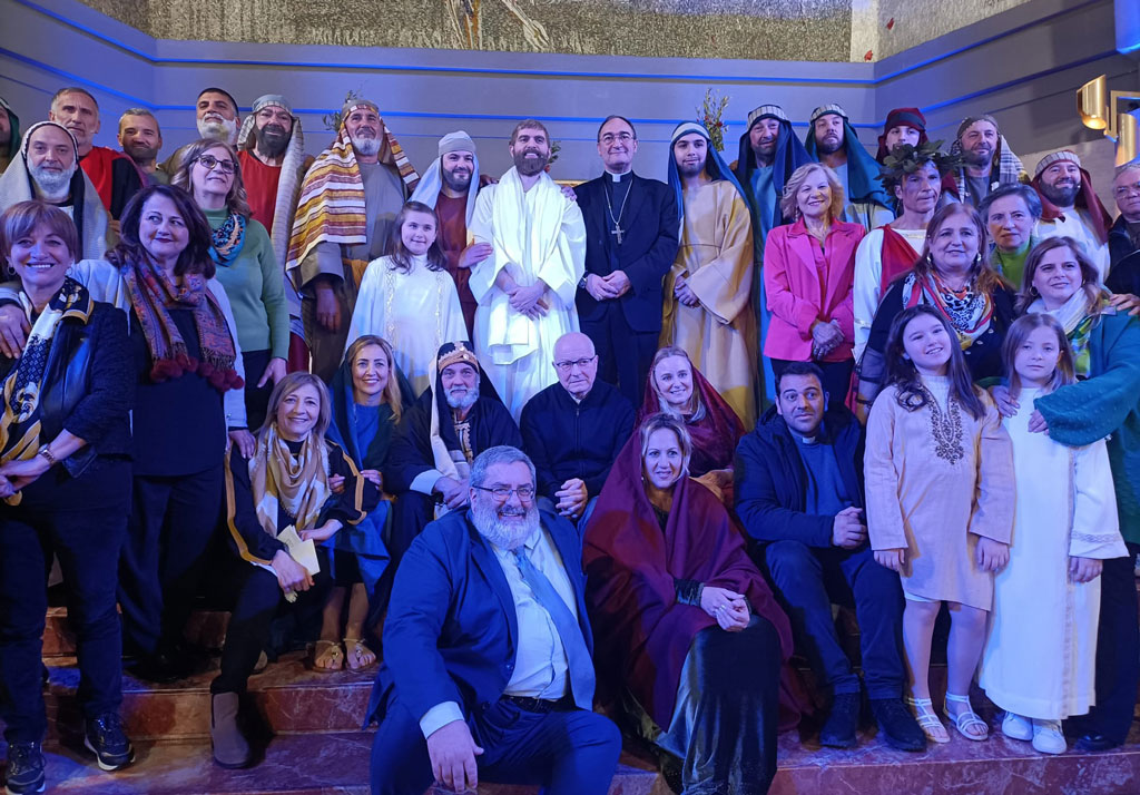 Il-gruppo-di-attori-che-ha-messo-in-scena-il-musical_a4745.jpg