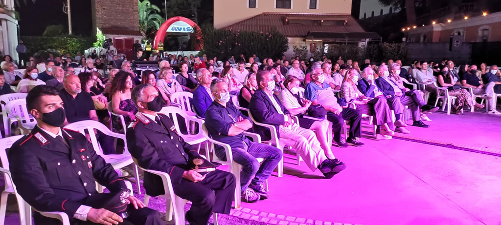 Il-pubblico-presente-alle-Terme-Caronte_70642.jpg