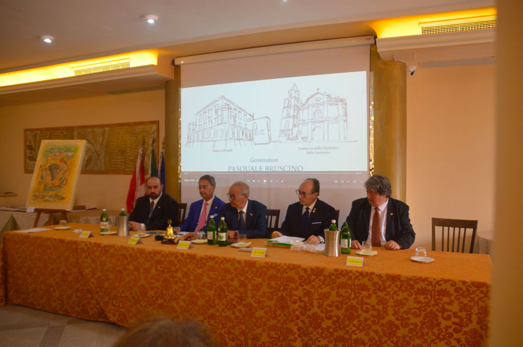 Il-tavolo-dei-relatori_80472.jpg