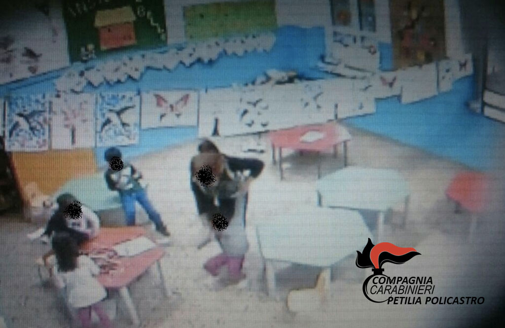 Schiaffi e minacce a bambini, sospese 2 maestre asilo nel crotonese - VIDEO