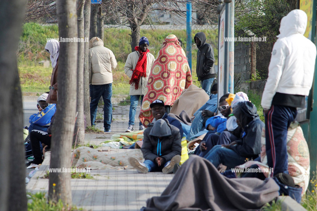 Immigrati-polizia-protesta-asilio-2015-2.jpg