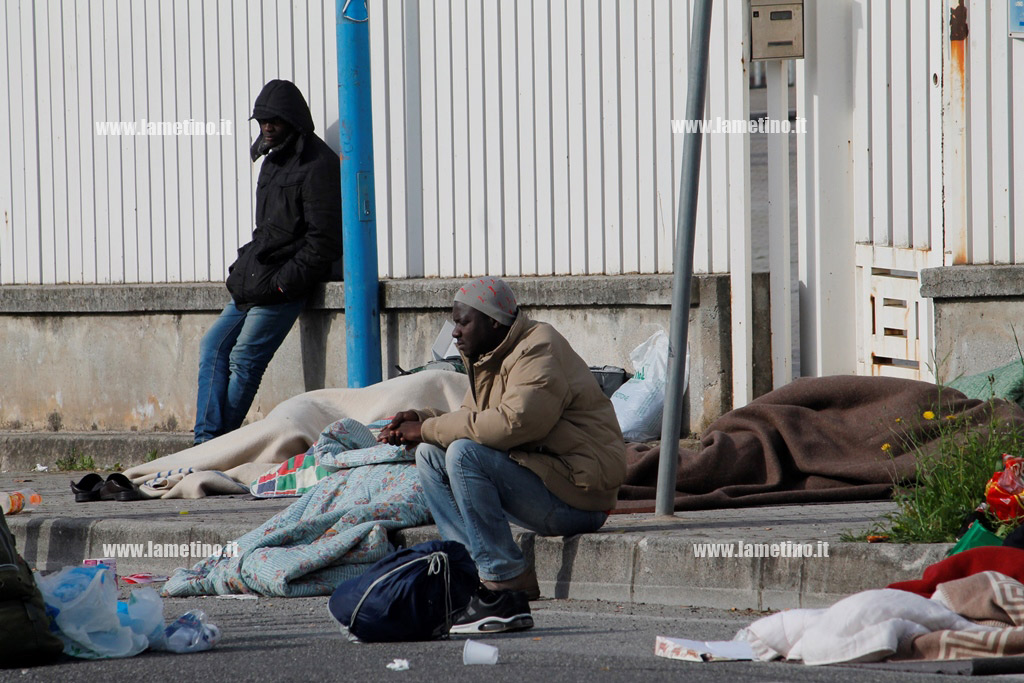 Immigrati-polizia-protesta-asilio-2015-5.jpg