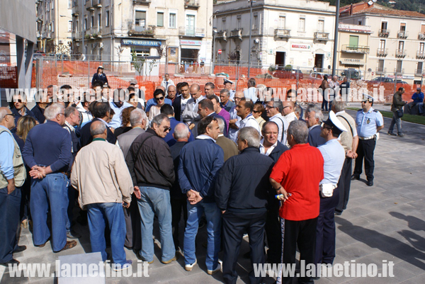 Inaugurazione-di-una-parte-piazza-Mazzini-ott-2013-5.jpg