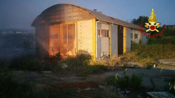 Incendi nel reggino, a fuoco anche area deposito “Azienda Calabria Verde”
