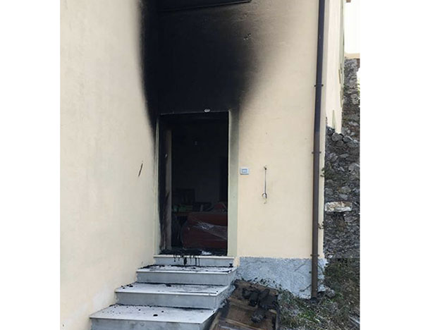Incendiato immobile comunale a Motta Santa Lucia, la denuncia del Sindaco